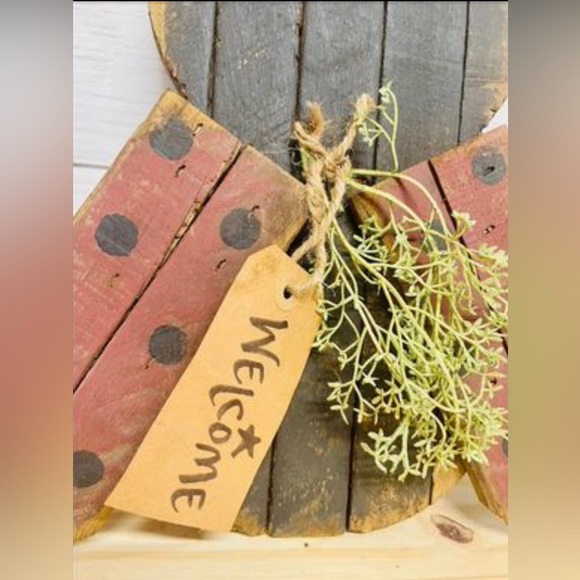 *Hanging Wood Lath “Welcome” Ladybug - Picture 2 of 10